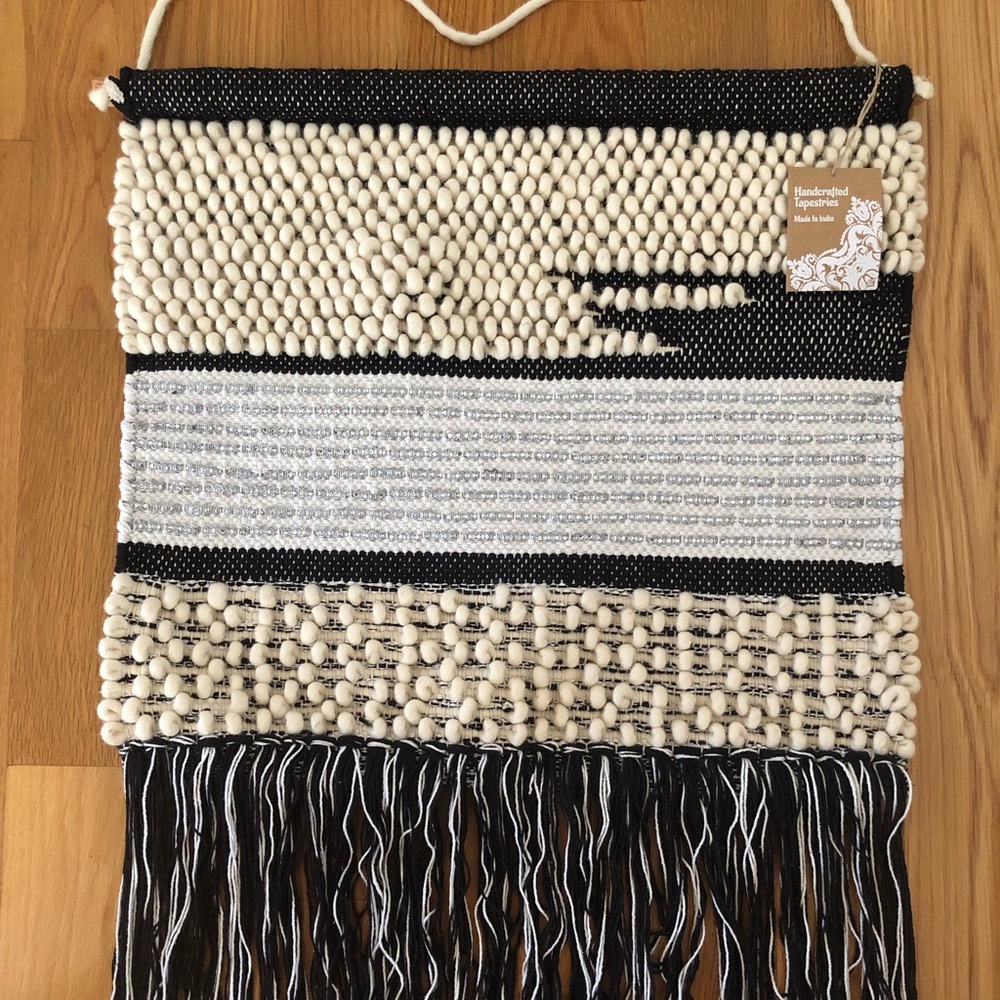BNWT Boho Chic Hand-Woven Macrame Wall Hanging